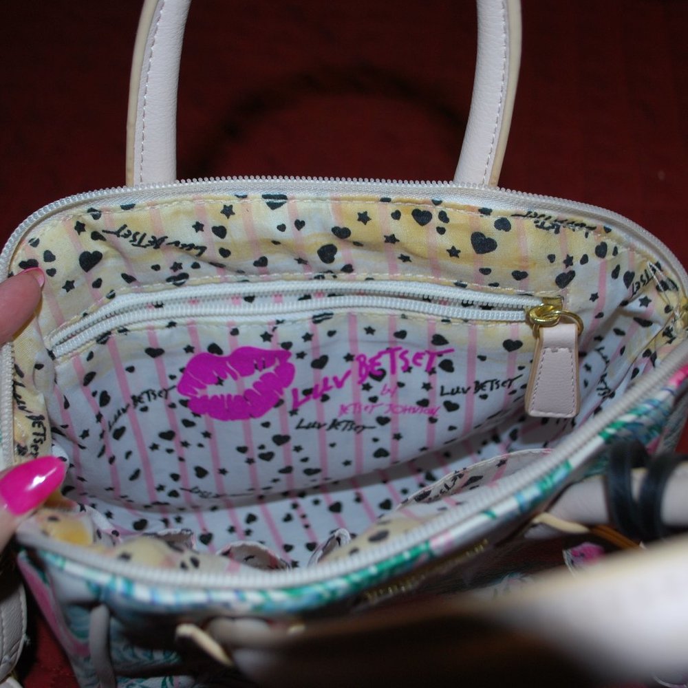***SUPER SALE*** - Cute Betsey Johnson Flamingo Purse - Picture 7 of 7